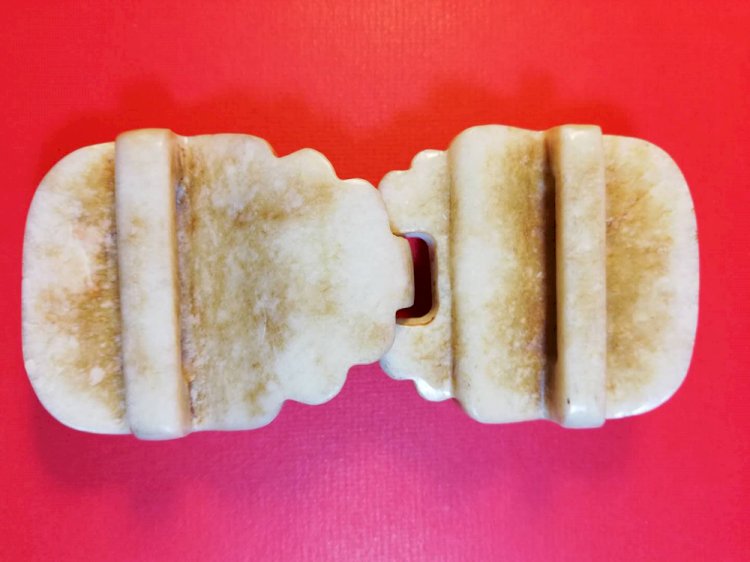 N001. 明代浮雕坐蟒大帶扣