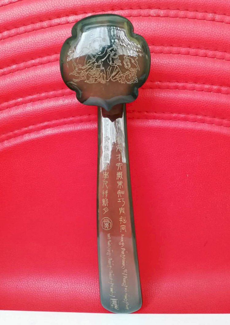 Q002. 清代乾隆:痕都斯坦玉 --- 靈芝如意