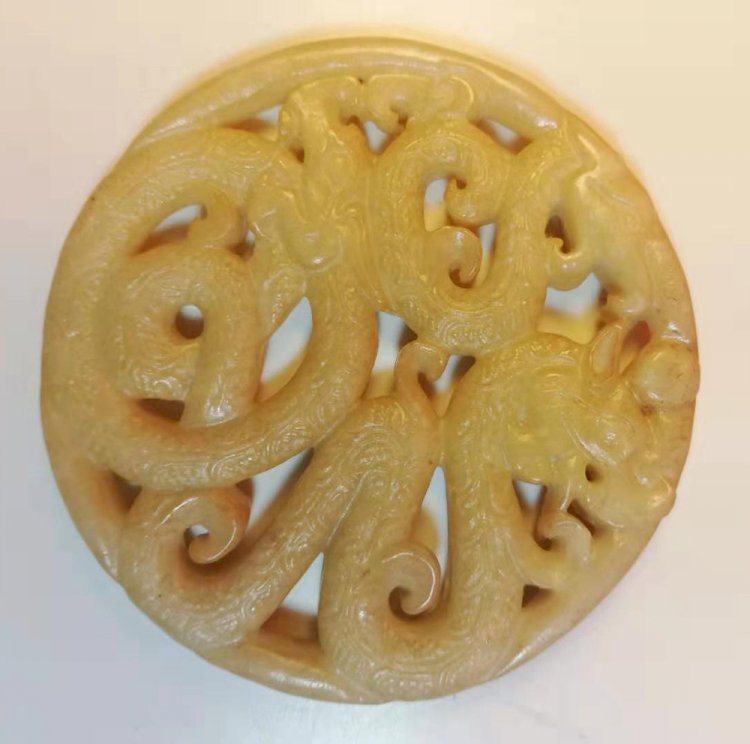 Q009 清代 鏤雕三龍玉璧