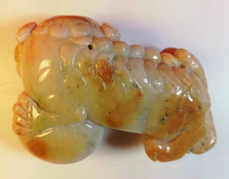 Q013 清代 獅子踏球翡翠玉雕