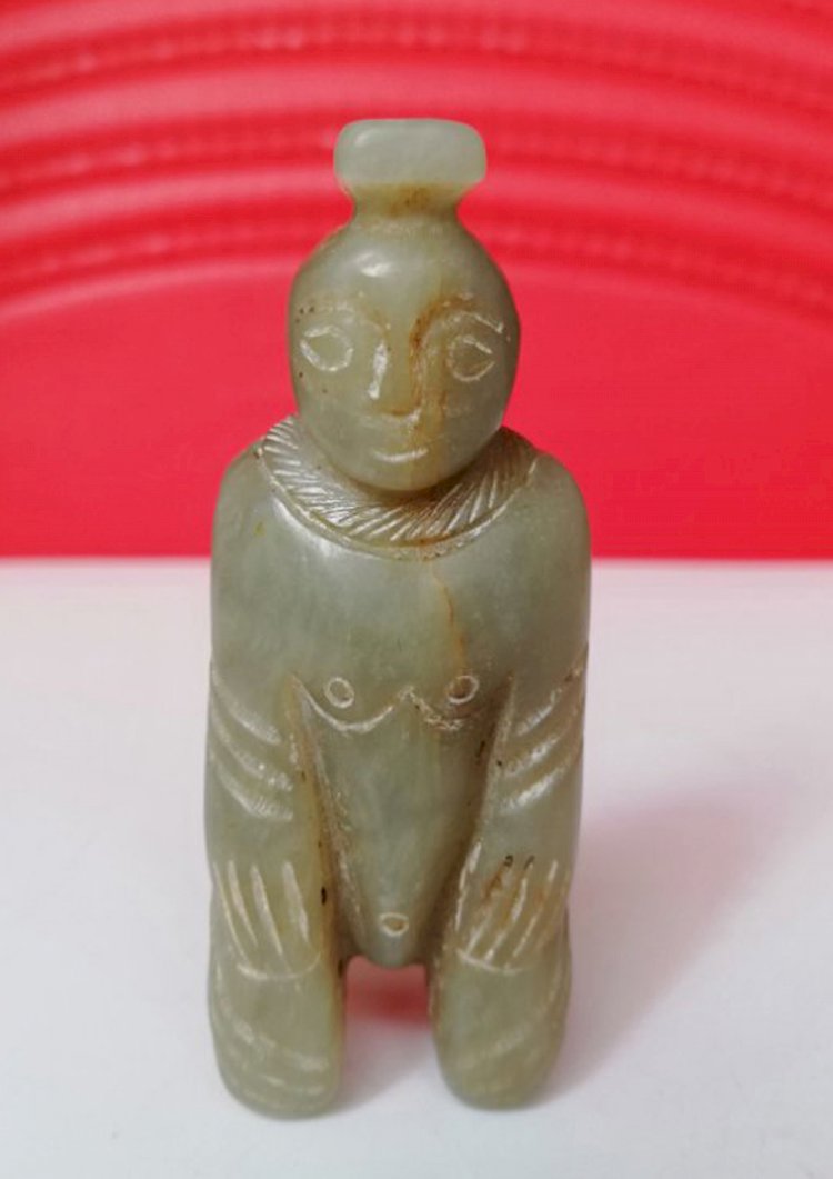 E001  A Jade Squatting Man with a Hat