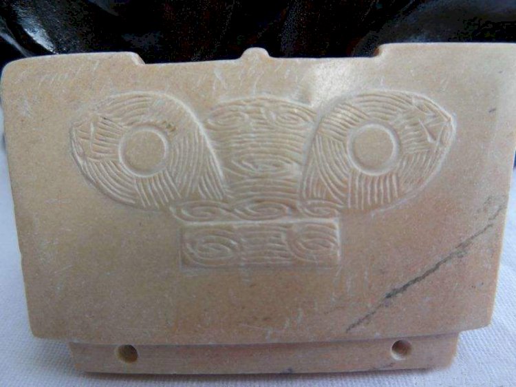 良渚文化早期玉蝶形器(1)